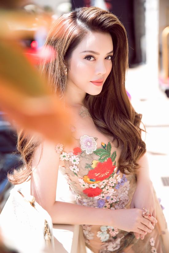 Lý Nhã Kỳ trẻ trung nữ tính bất ngờ với váy xuyên thấu Lý Nhã Kỳ trẻ trung nữ tính bất ngờ với váy xuyên thấu